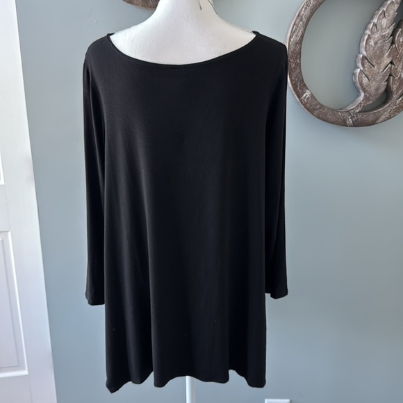 F.H. Clothing co .  Black cold shoulder tunic size 1X - Picture 6 of 8